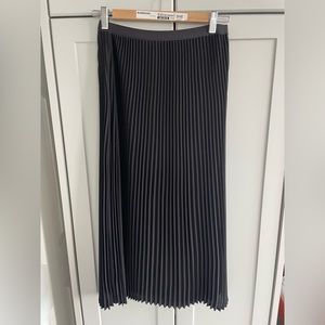 Babaton Aritzia black pleated skirt